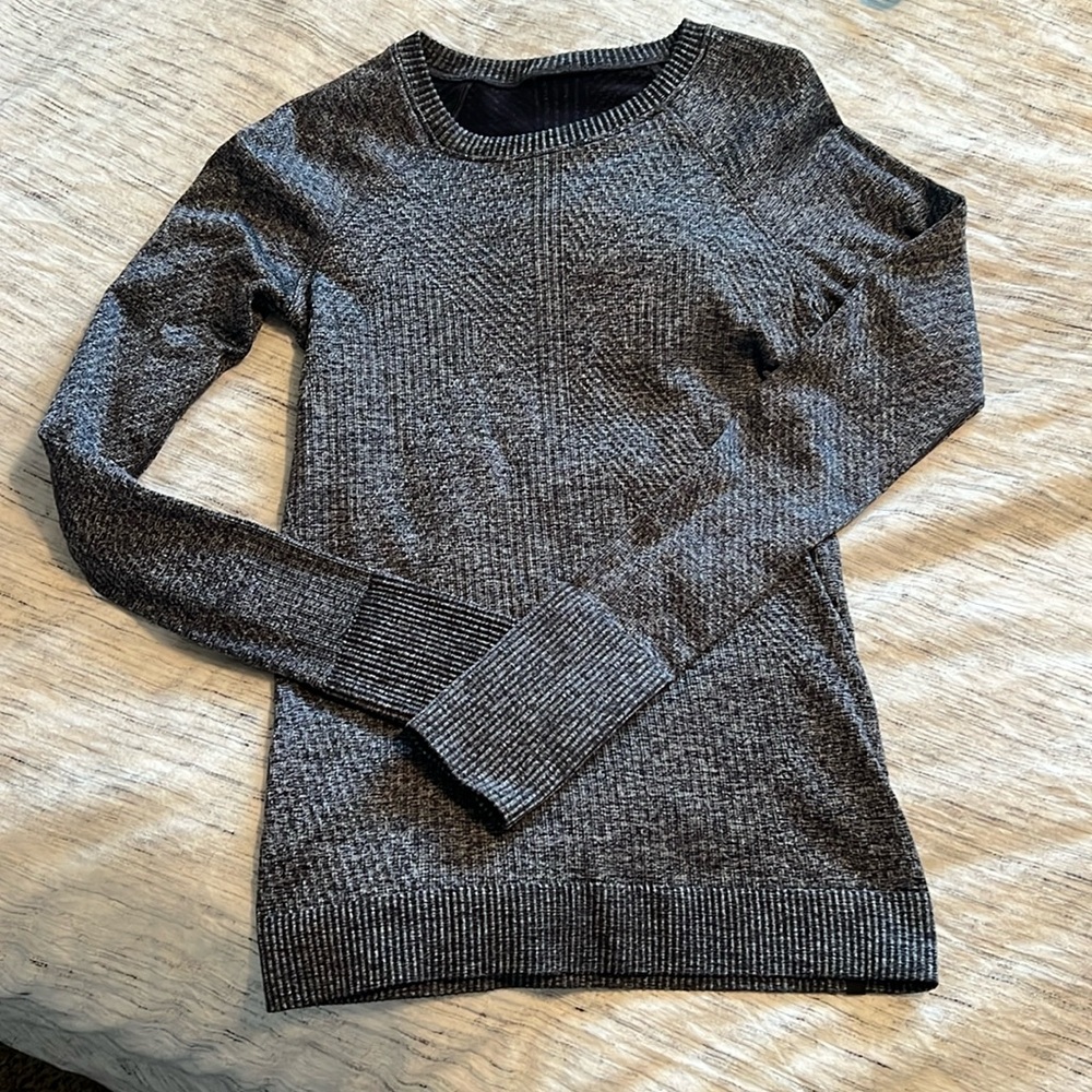Lululemon Rest Less Pullover, size 6